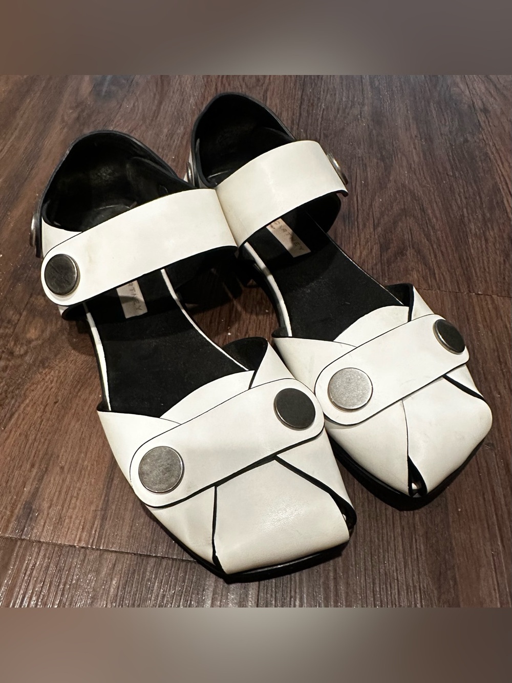 Stella McCartney Button detailed Flat Sandal 2017 Runway - Picture 2 of 9